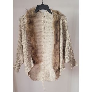 New without tag knitted cardigan with faux fur